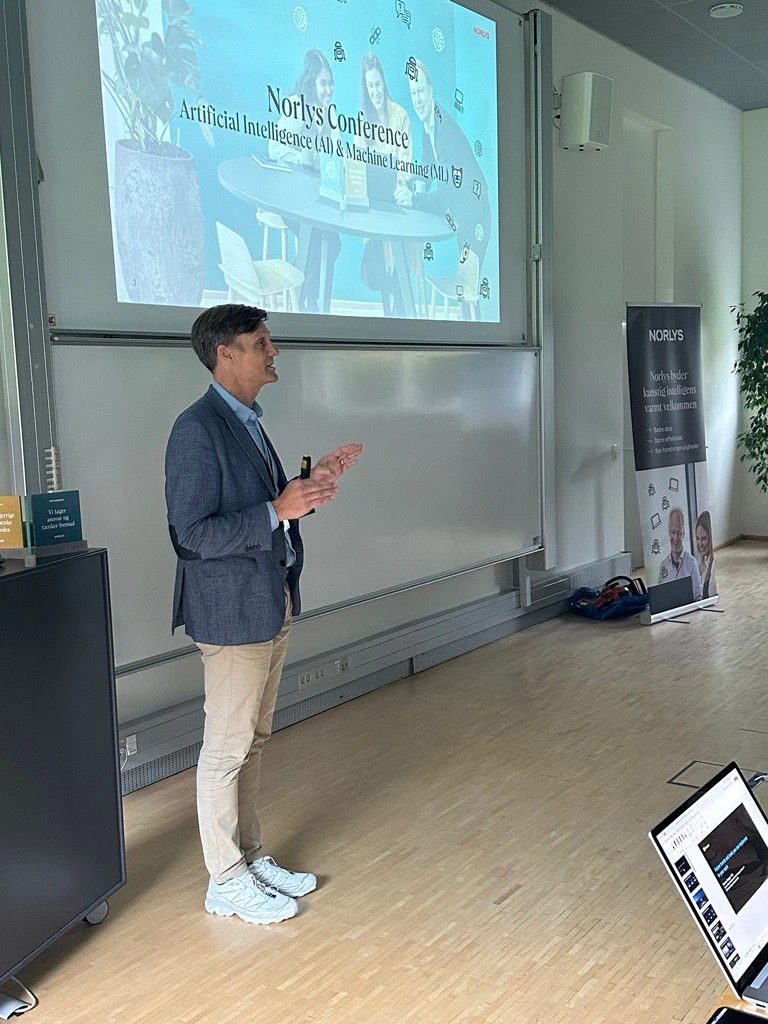 Morten Bilgrav Mathiasen presenting at Norlys AI Conference